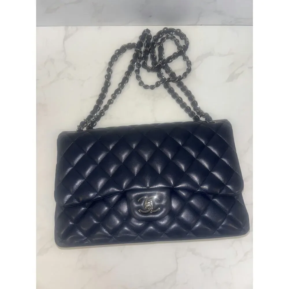 Chanel Quilted Flap Bag in Navy Blue Lambskin - Excellent Condition